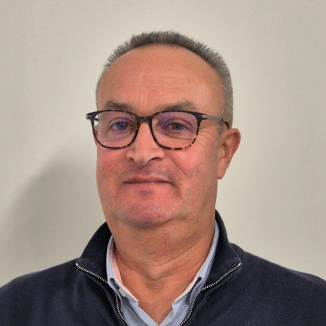 Yannick bénévole foire exposition de la chapelle des marais - luckycom mathilde boudet site web