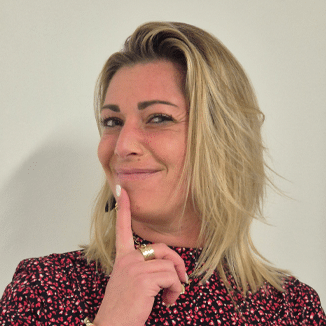 maëva bénévole foire exposition de la chapelle des marais - luckycom mathilde boudet site web